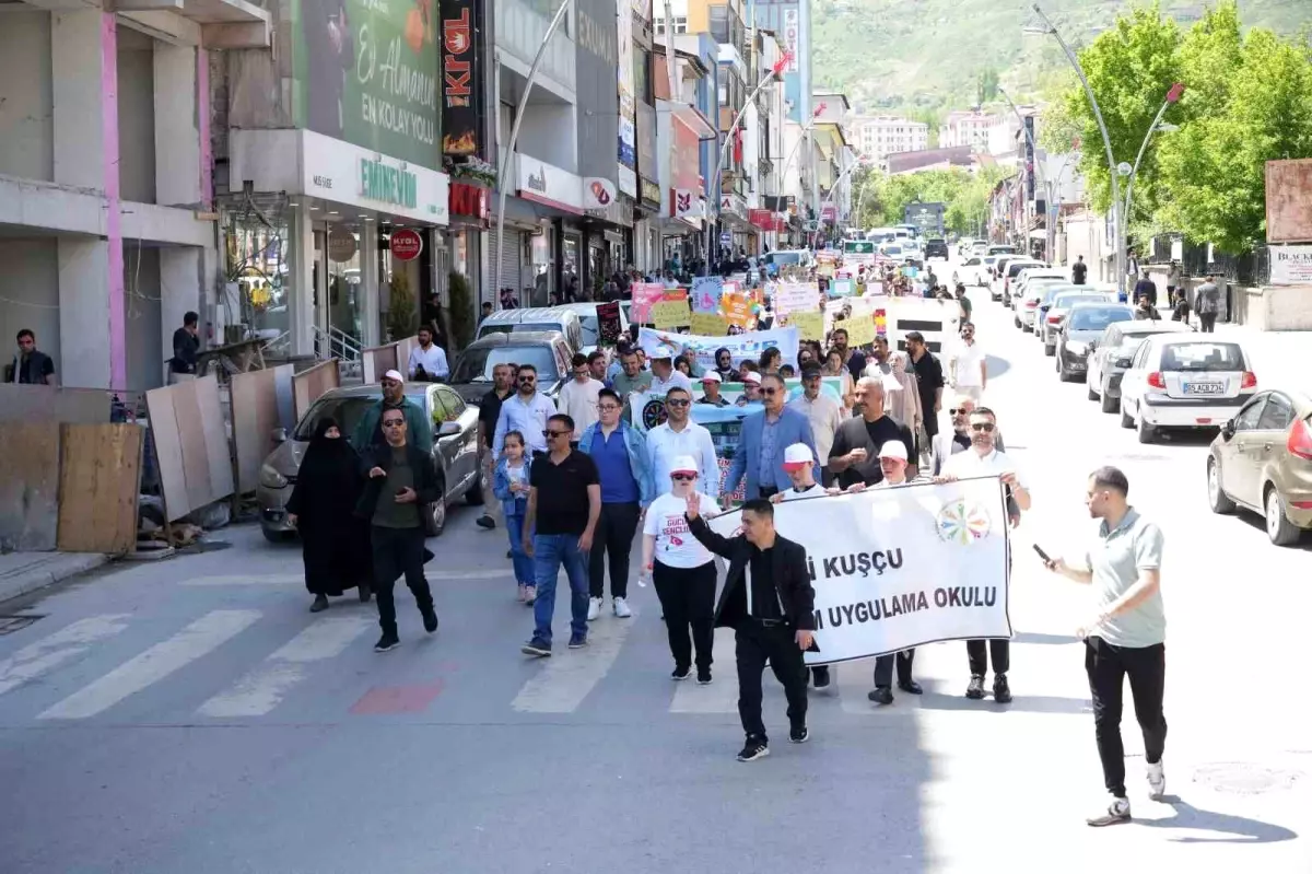 Muş'ta Engelliler Haftası Farkındalık Yürüyüşü Düzenlendi