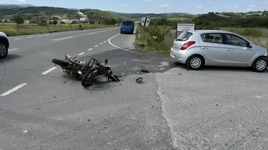 Çan'da Motosiklet ve Otomobil Çarpıştı