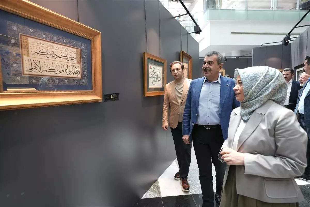 Tekin'den İslam Sanatları Fuarı'na Ziyaret