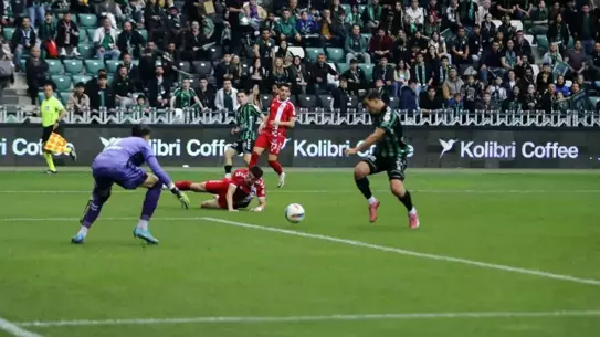 Kocaelispor, Keçiörengücü'nü 4-1 ile geçiyor