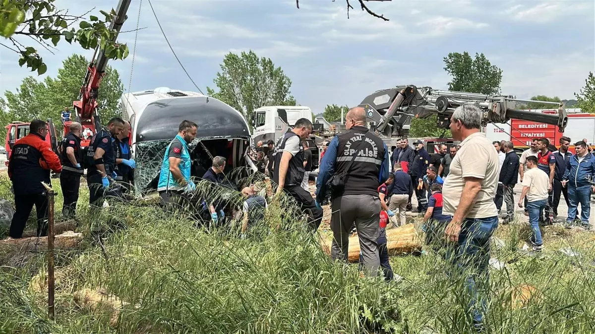 Çanakkale'de Feci Kaza: 8 Ölü