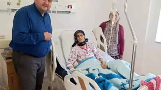 Nejat Gülmez Anneler Günü'nde Hastaları Ziyaret Etti