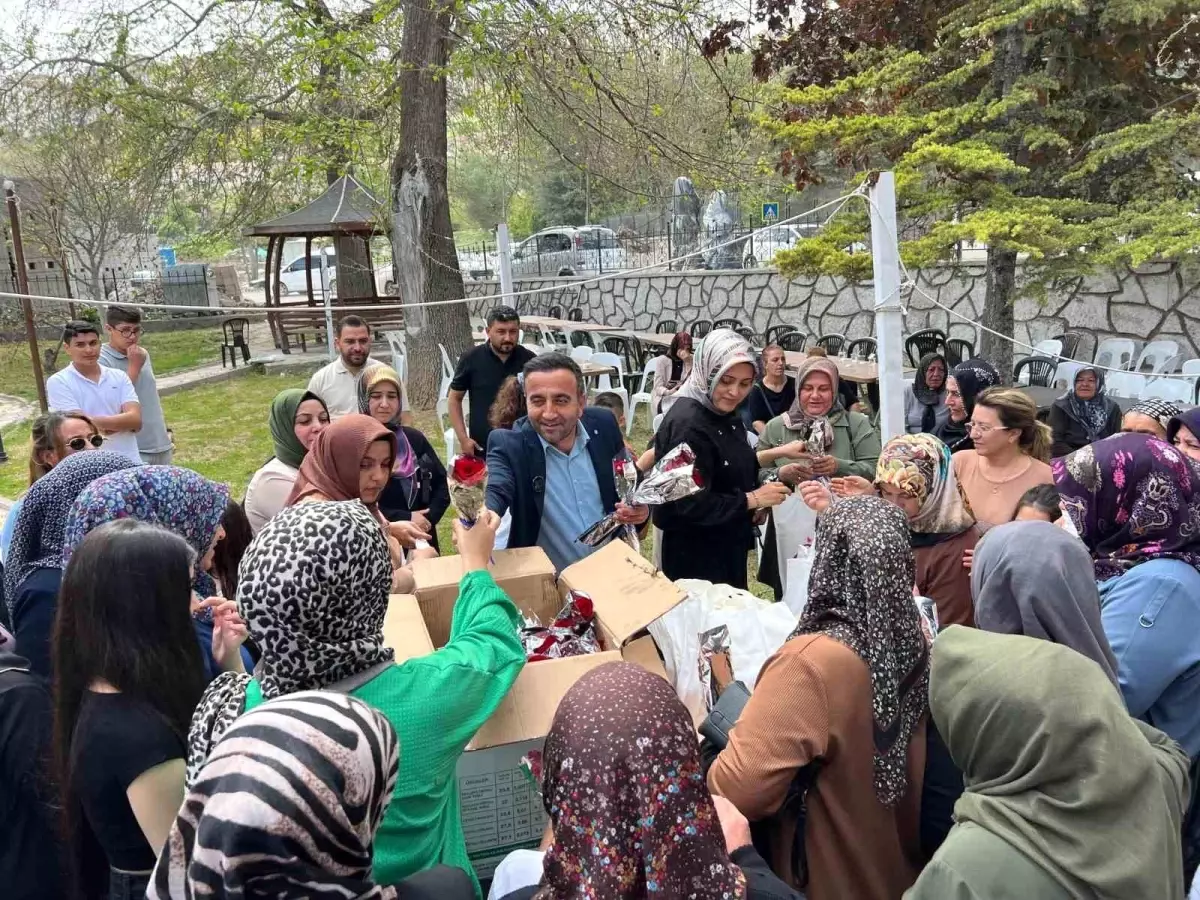 Akçadağ'da Anneler Günü Kutlama Programı Düzenlendi
