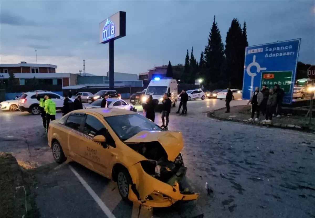Sapanca'da Trafik Kazası: 6 Yaralı