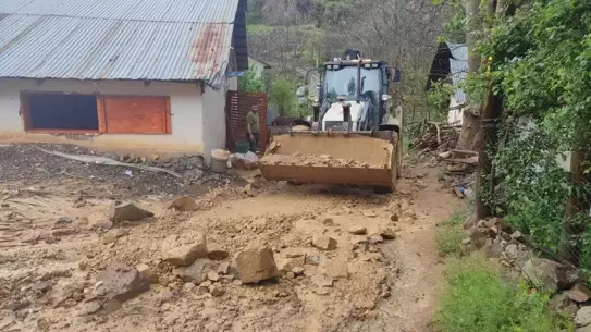 Koyulhisar'da Sel Zarar Verdi