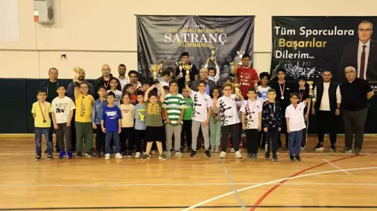Çameli'de Gençlik ve Spor Bayramı Satranç Turnuvası Gerçekleştirildi