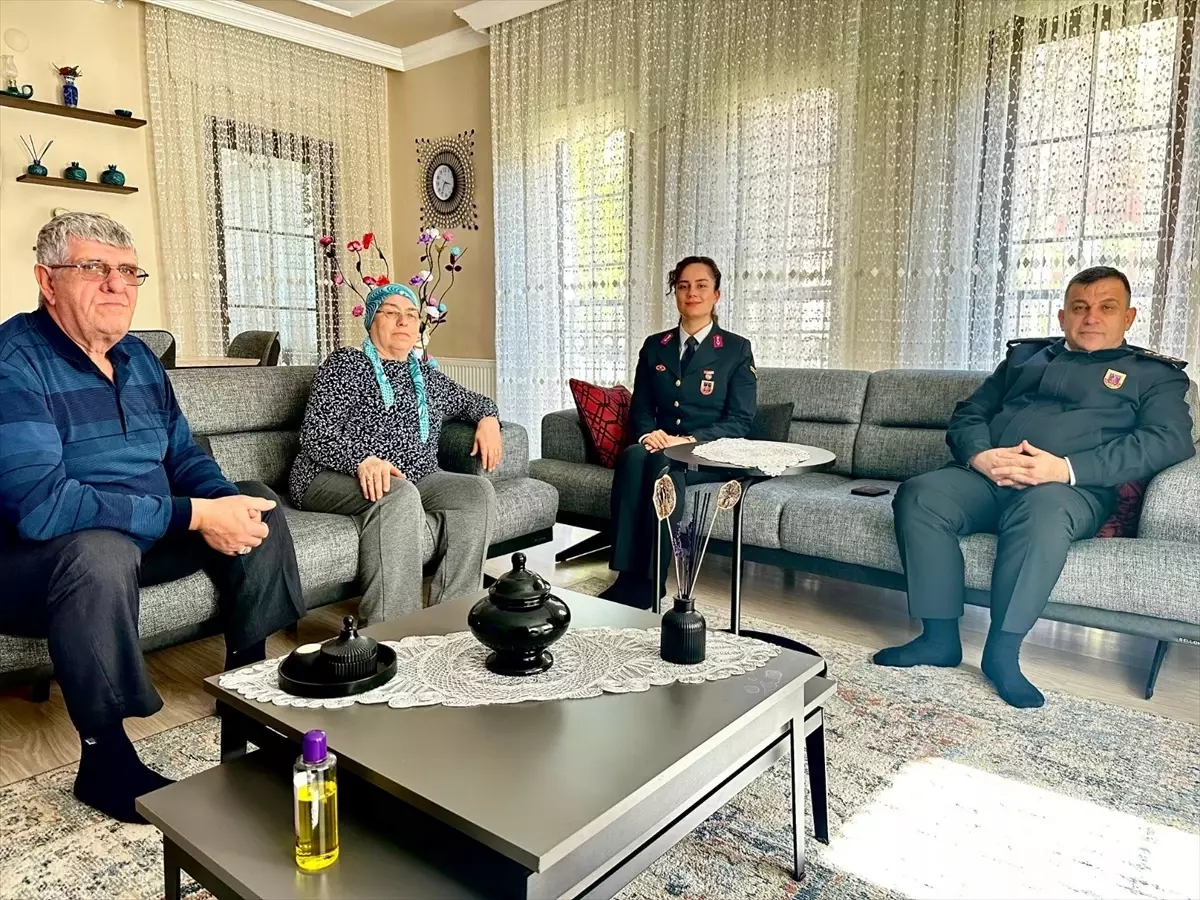 Edirne'de jandarma şehit annelerini ziyaret etti