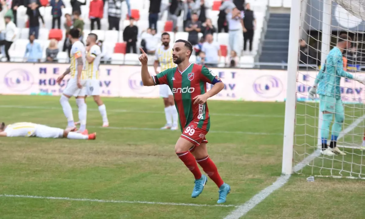 Karşıyaka'da Cenk Ahmet Sakatlandı