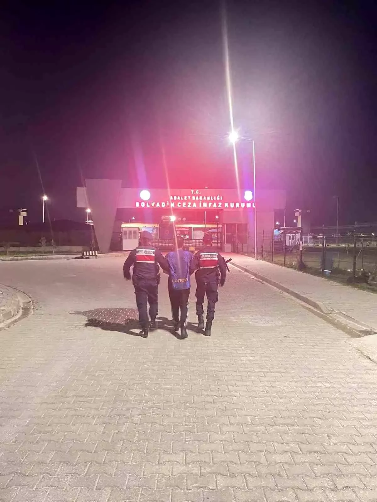 Aranan Şahıs Jandarma Tarafından Yakalandı