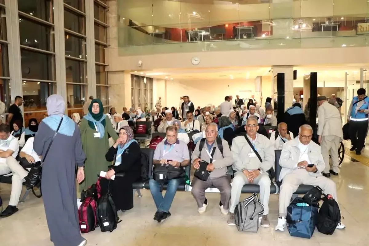 Elazığ'dan Hac Kafileleri Uğurlandı
