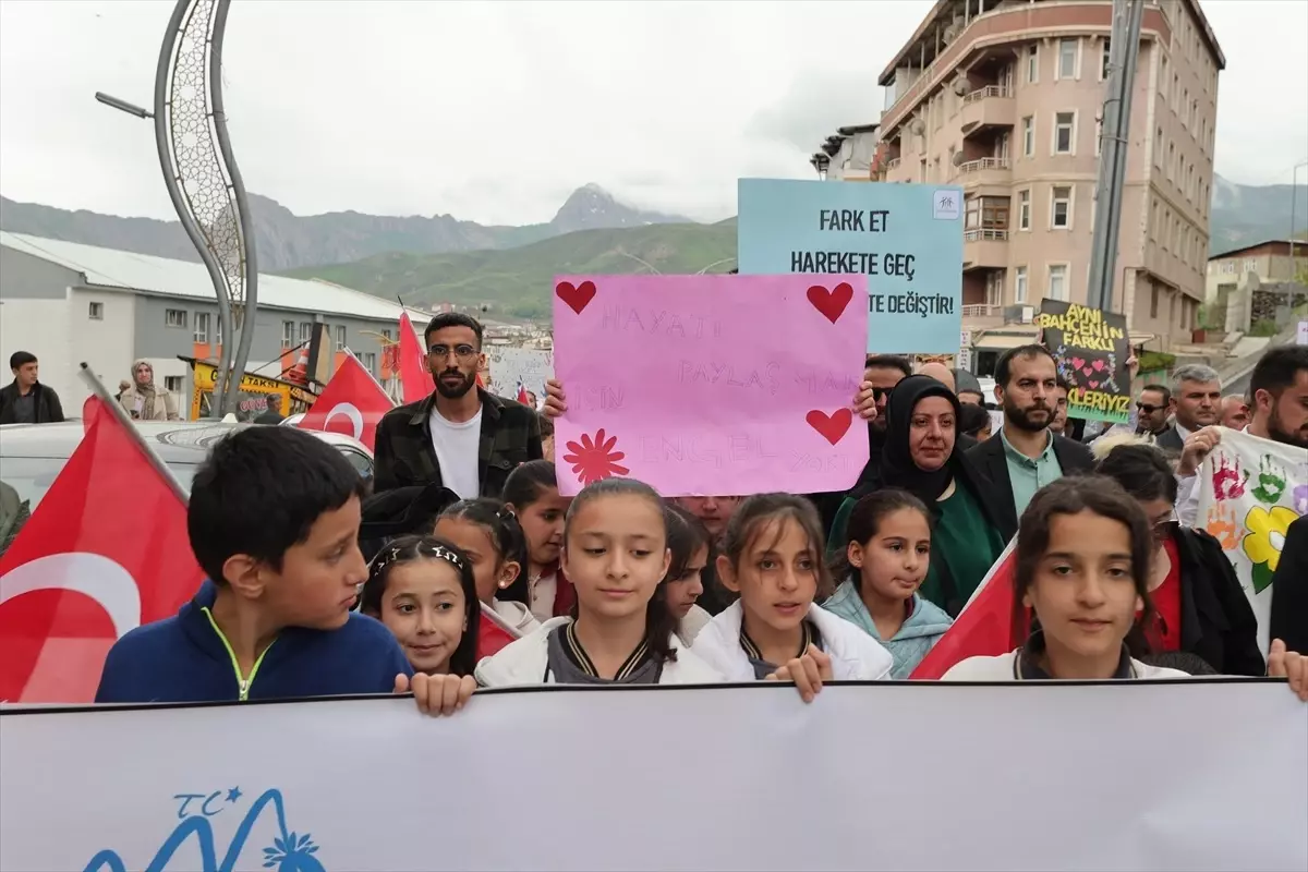 Hakkari'de Engelliler Haftası Yürüyüşü
