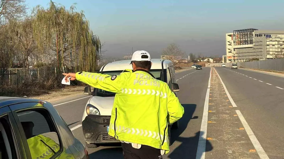 Düzce'de Trafik Denetiminde 240 Araç Men Edildi