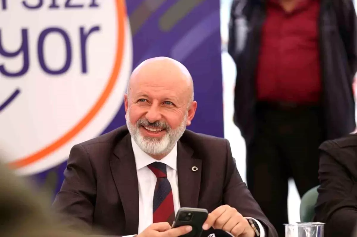 Başkan Çolakbayrakdar, Mithatpaşa Mahallesi'nde Vatandaşlarla Bir Araya Geldi