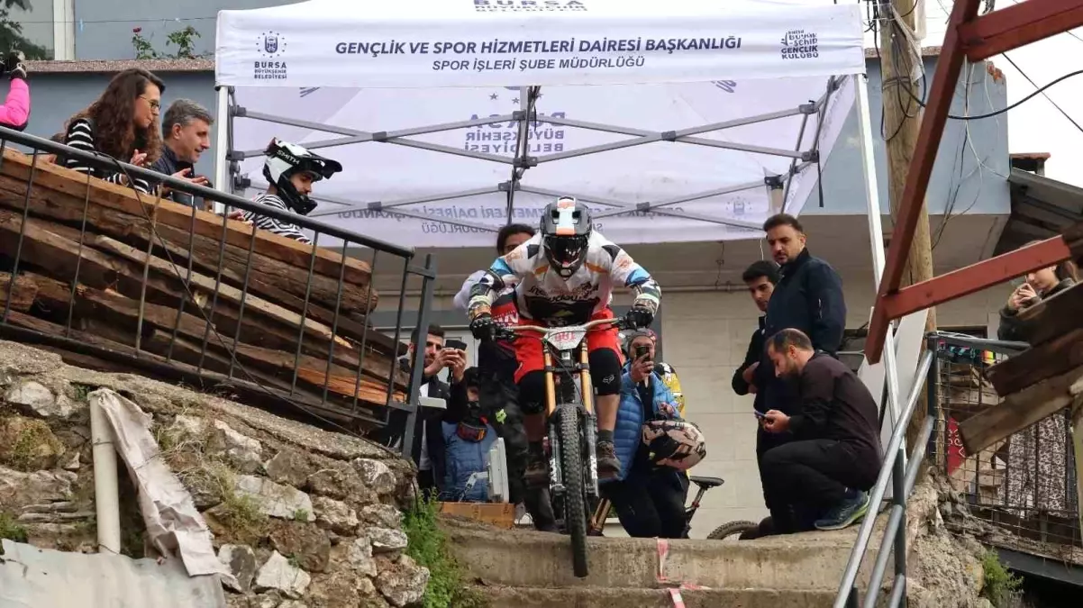 Bursa'da Türkiye'nin İlk Extrem Bisiklet Yarışı 'Urban Downhill' Gerçekleşti