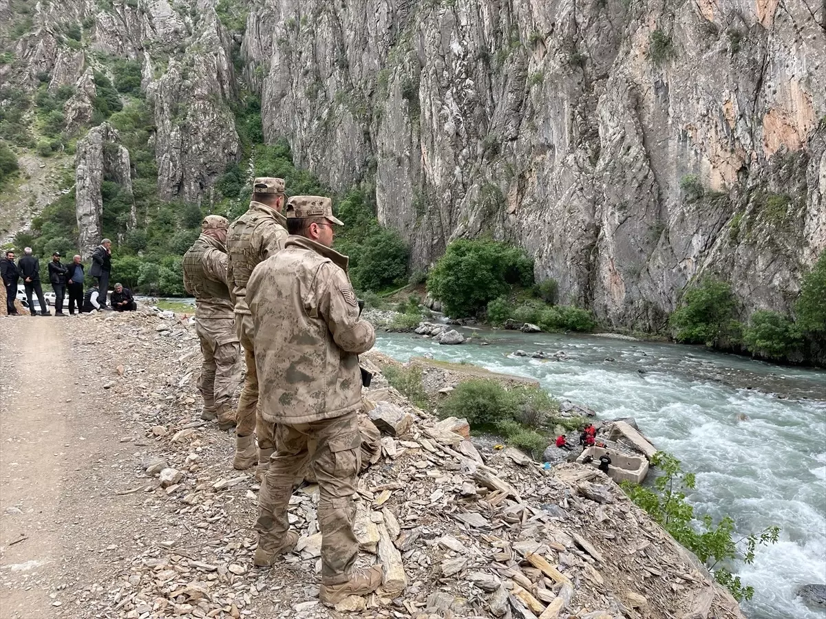 Yüksekova'da kaybolan genci arama çalışmaları sürüyor