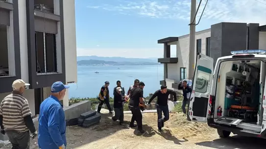 Gebze'de İnşaatta Yüksekten Düşen 2 İşçi Yaralandı