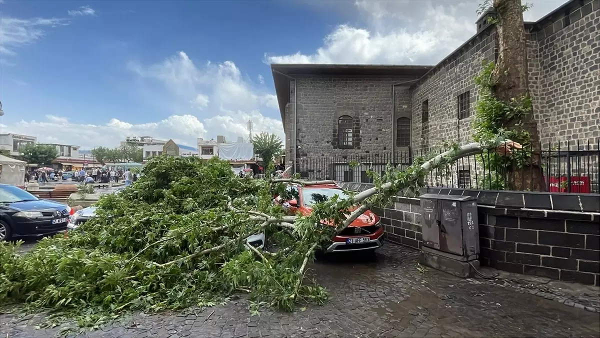Diyarbakır'da Sağanak ve Dolu Etkili