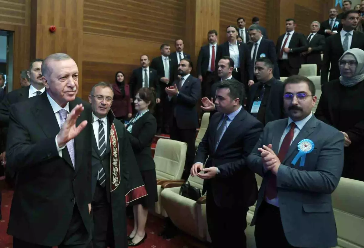 Cumhurbaşkanı Erdoğan: "Kendini devletten üstün görenlerin tepelerine binmeye devam edeceğiz"