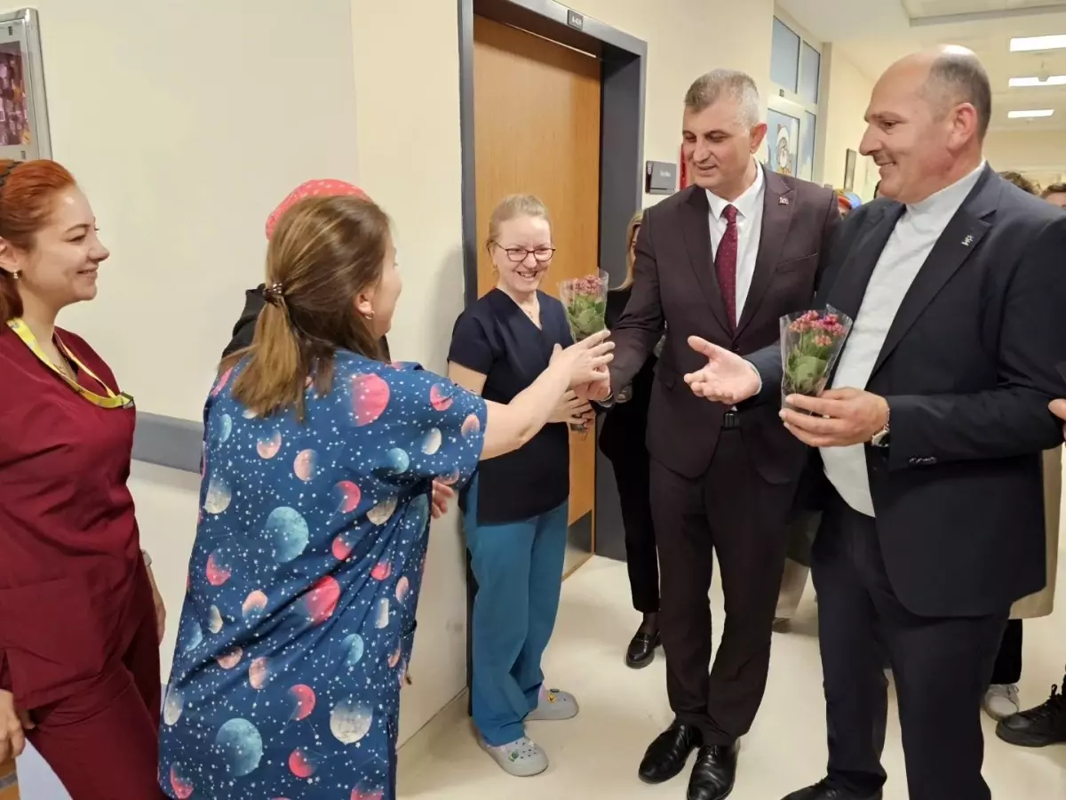 Başkan Sezer'den Hemşireler Günü Ziyareti