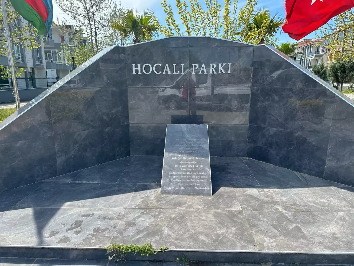 Hocalı Parkı'ndaki Hitabeye Zarar Verildi