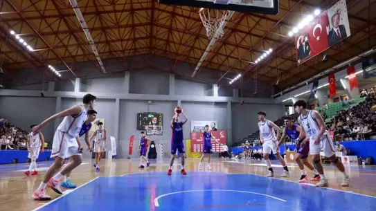 Bahçeşehir Koleji U-16 Türkiye Şampiyonu