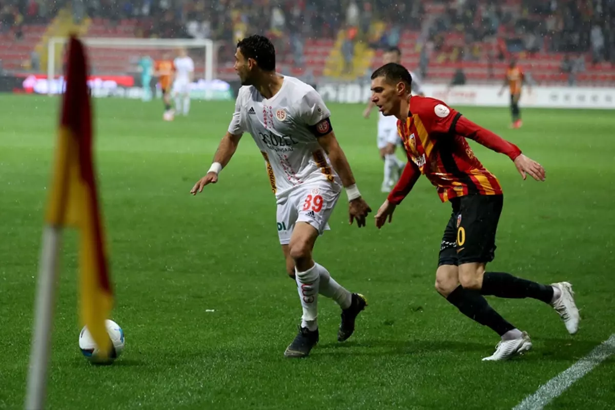 Kayseri'de Cardoso'dan kariyer gecesi: Ligde kalmaları kesinleşti