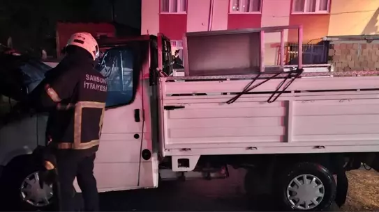 Park Halinde Yanan Kamyonet Kullanılamaz Hale Geldi