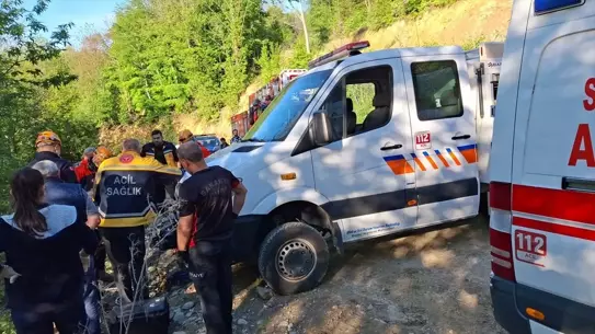 Sapanca'da Arazi Aracı Devrildi: 2 Yaralı