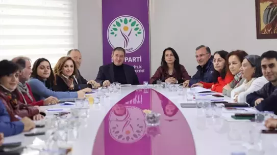 DEM Parti MYK'sı süreci ele aldı: İmralı'yı ziyaret edenlere yasal güvence talep edilecek