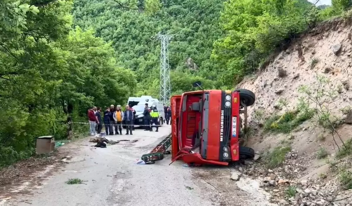 Şavşat'ta Kaza: Bir Ölü, İki Yaralı