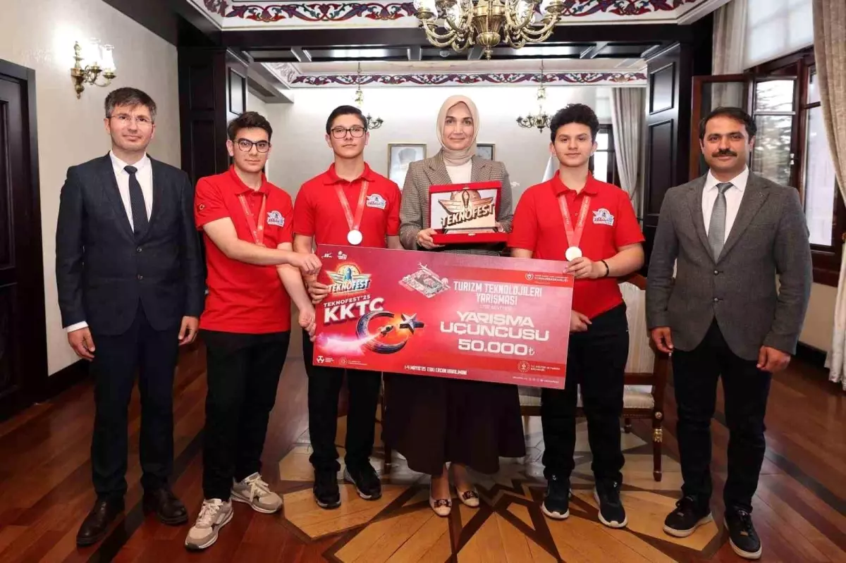 HasCode Takımı'ndan Vali'ye Ziyaret