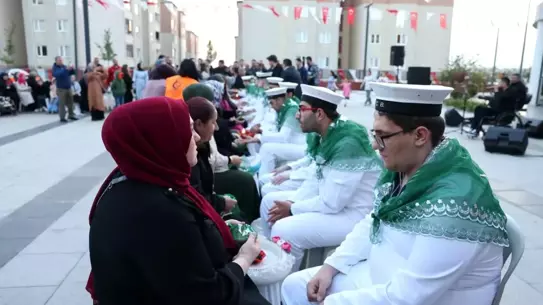 Çayırova'da Özel Bireylere Asker Kınası Düzenlendi
