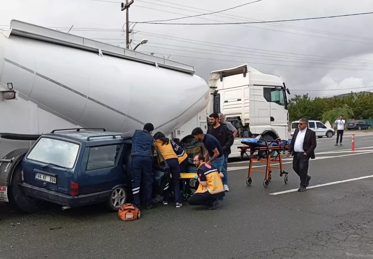 Malatya'da Otomobil-Silobas Kazası