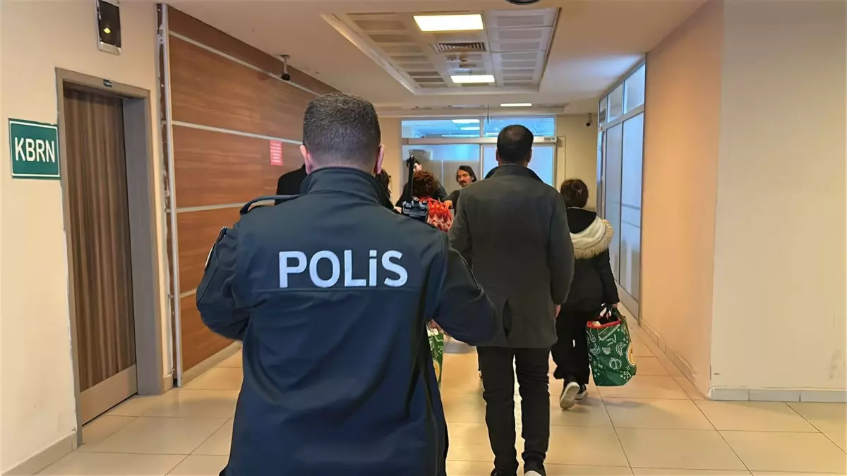 Edirne'de 18 Kaçak Göçmen ve 2 Şüpheli Yakalandı