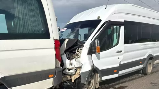 Siverek'te Öğretmen Servisleri Çarpıştı