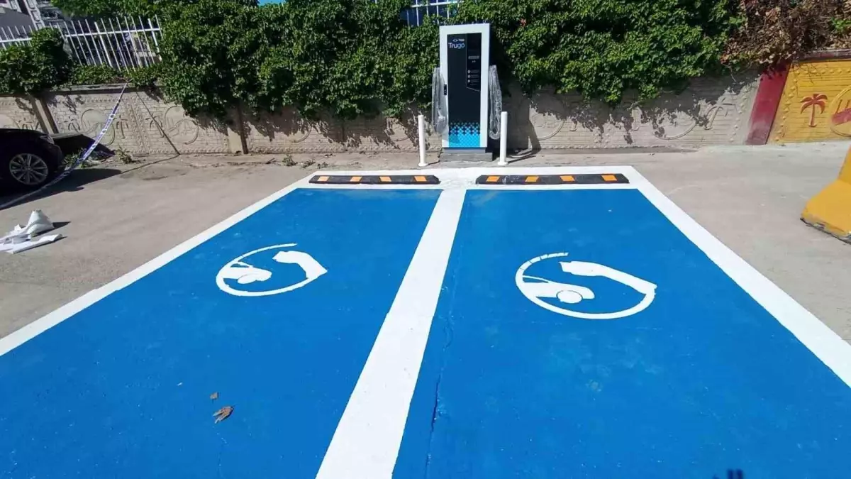 Kahta'da İlk Elektrikli Araç Şarj İstasyonu Hizmete Girdi