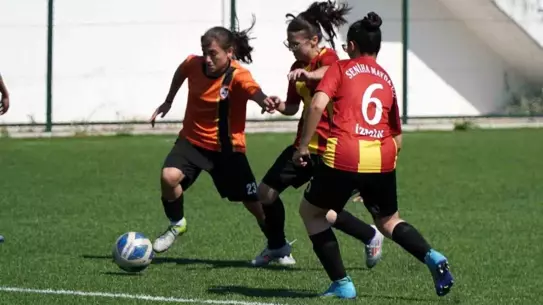 Manisa'da Futbol Yarı Finalleri Başladı