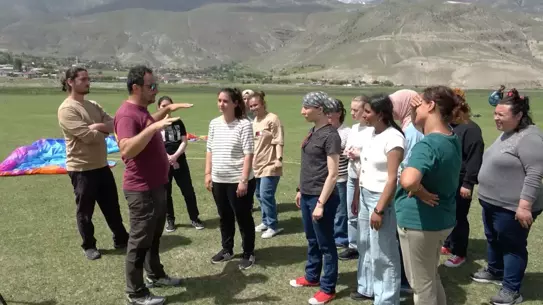Engelli Kız Çocukları Yamaç Paraşütü ile Uçtu