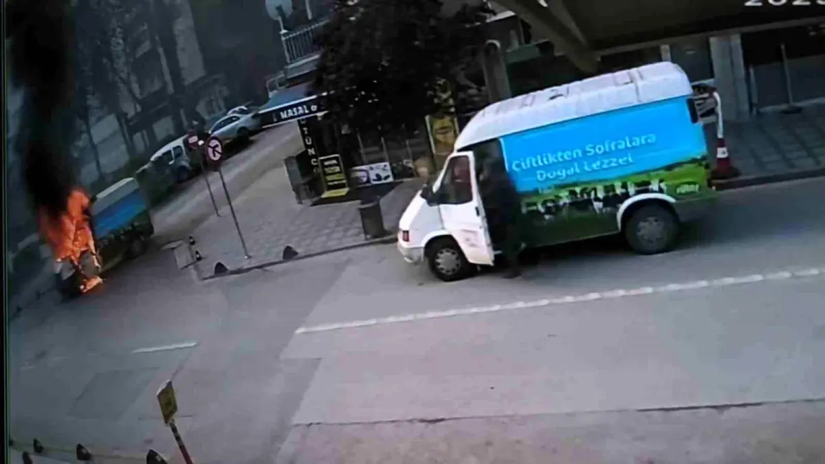 Kırşehir'de Kamyonet Yandı