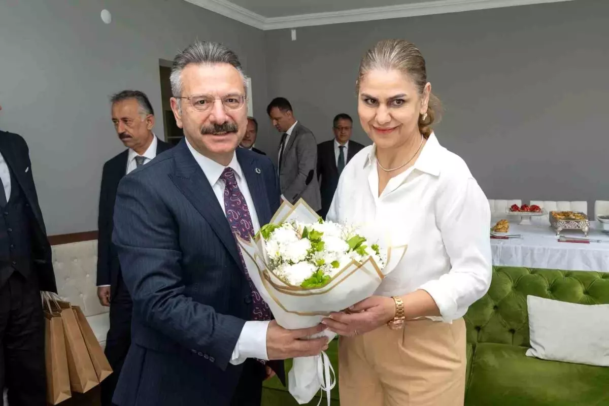 Vali Aksoy, Engelli Bireylerin Annelerini Ziyaret Etti