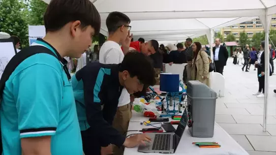 Kosova'da Bilim Fuarı Düzenlendi