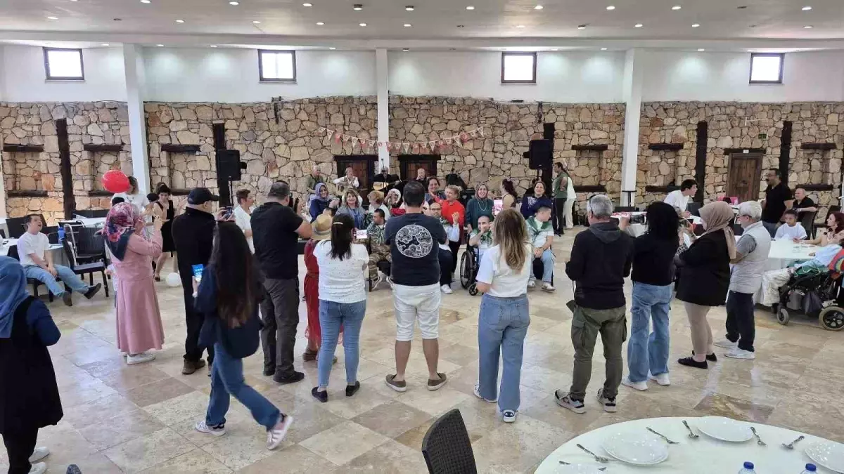 Bodrum'da Özel Gereksinimli Bireylere Askerlik Kınası Etkinliği