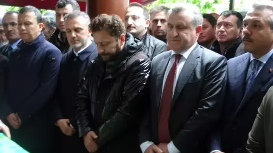 Gençlik ve Spor Bakanı Osman Aşkın Bak, Muhammed Avcı'nın babasının cenazesine katıldı