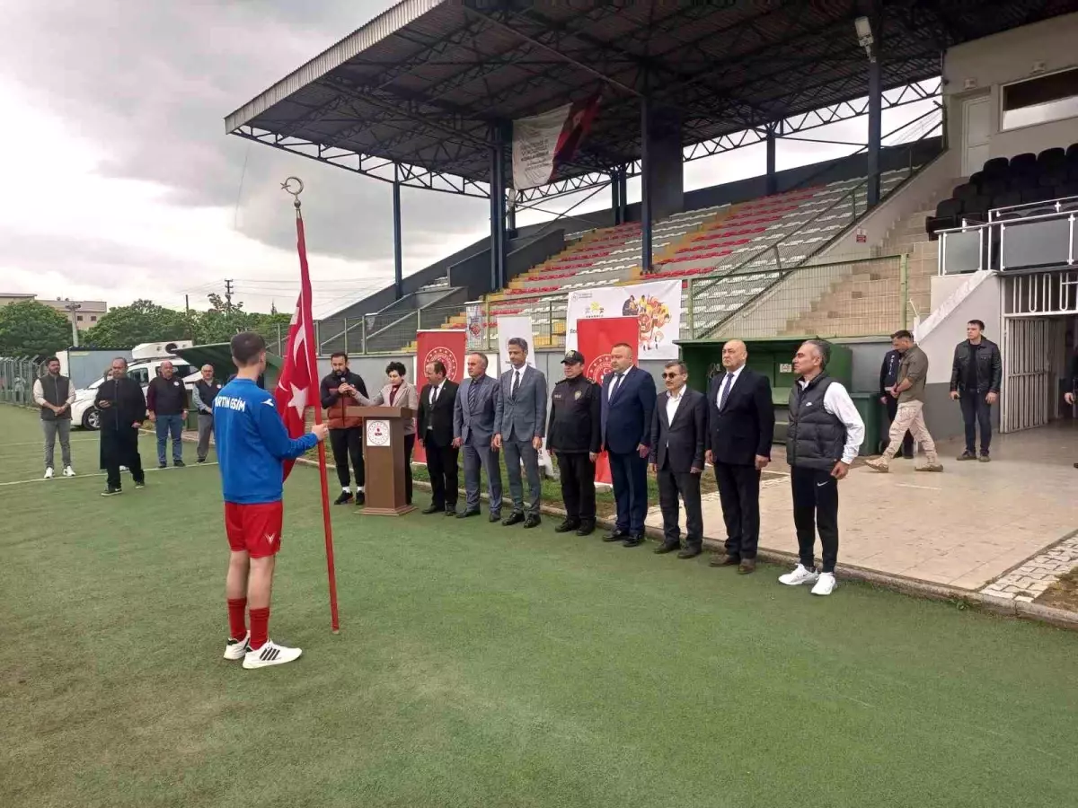 Anadolu Yıldızlar Ligi Futbol Grup Müsabakaları Çaycuma'da Başladı
