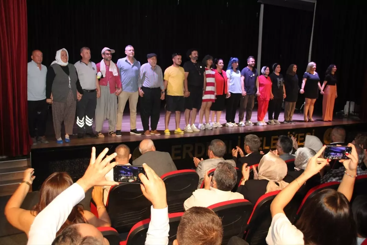 Hemşirelerden Tiyatro Gösterisi