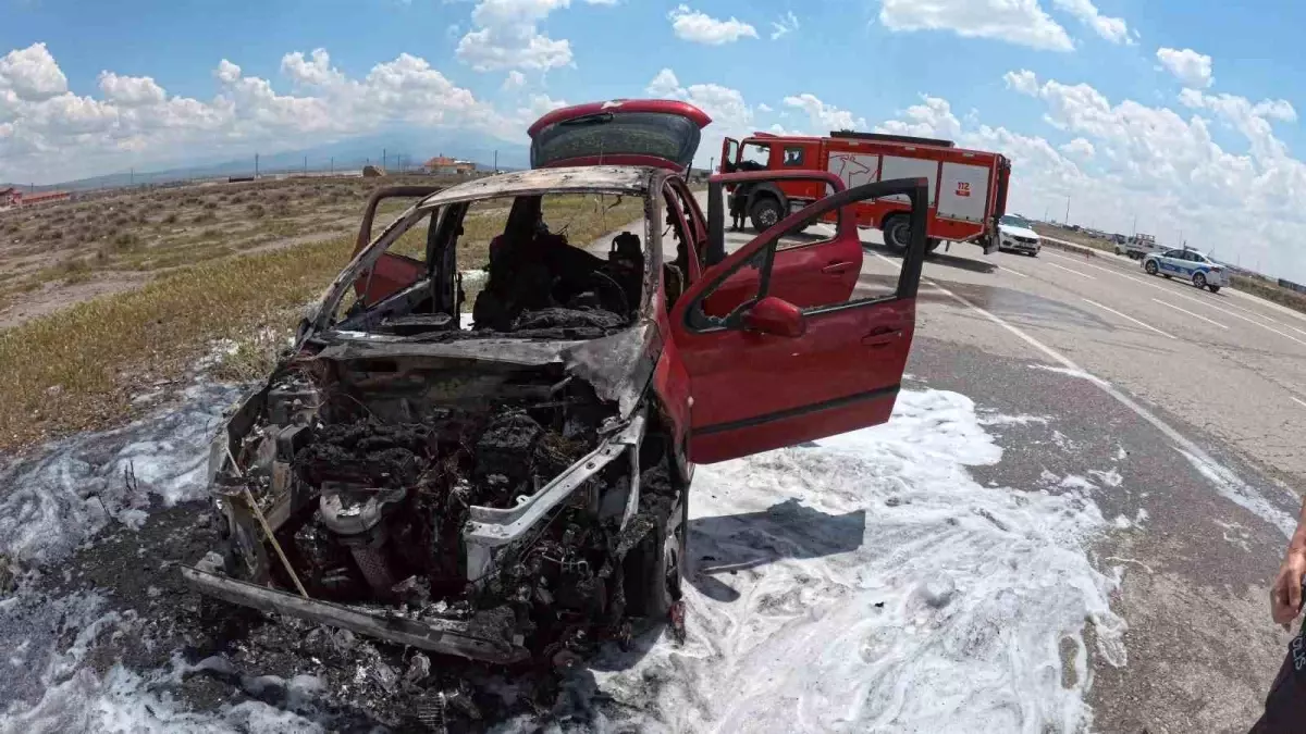 Aksaray'da Otomobil Yangını