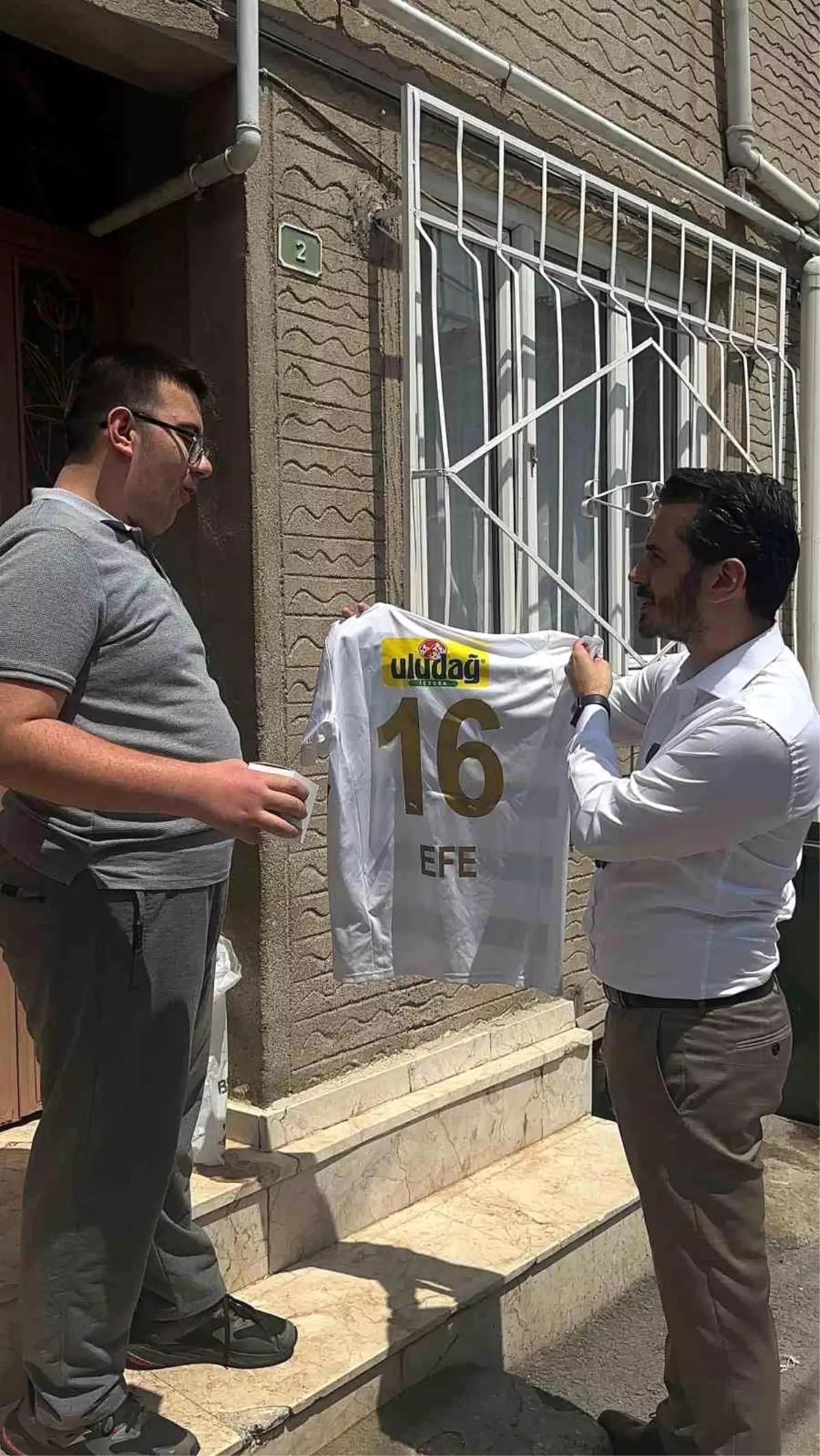 Efe, Başkan Kurtuluş'tan Bursaspor Forması Aldı