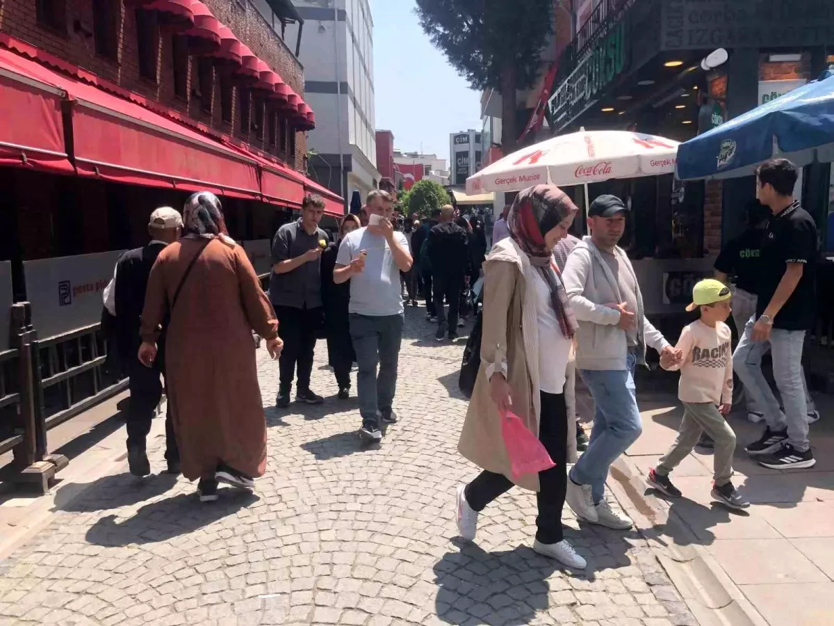 Eskişehir'de Güneşli Hava Kalabalık Yarattı