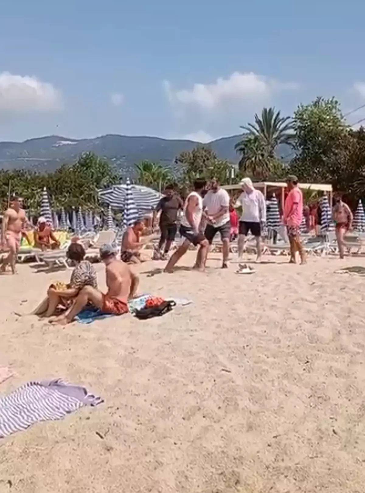 Alanya'da Şezlong Krizi: Turiste Saldırı