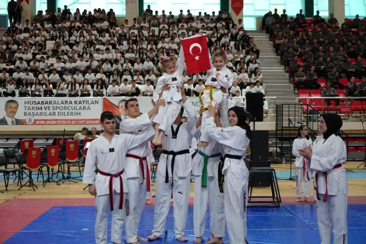 Atatürk'ü Anma Gençlik ve Spor Bayramı Erzincan'da Coşkuyla Kutlandı